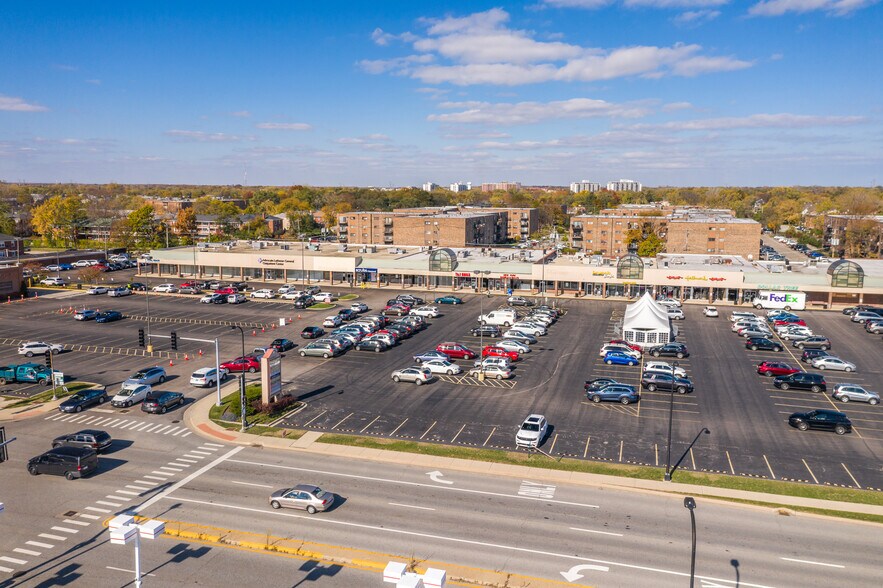 8650-8832 W Dempster St, Niles, IL à louer - Photo du bâtiment - Image 1 de 3
