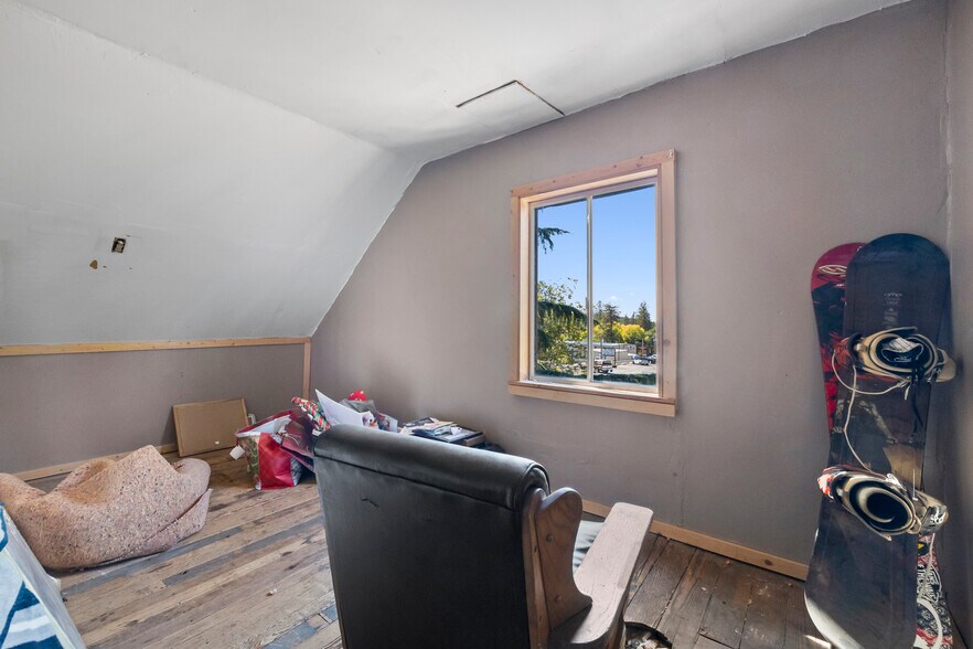 19750 CA-120, Big Oak Flat, CA à vendre - Photo du bâtiment - Image 2 de 36