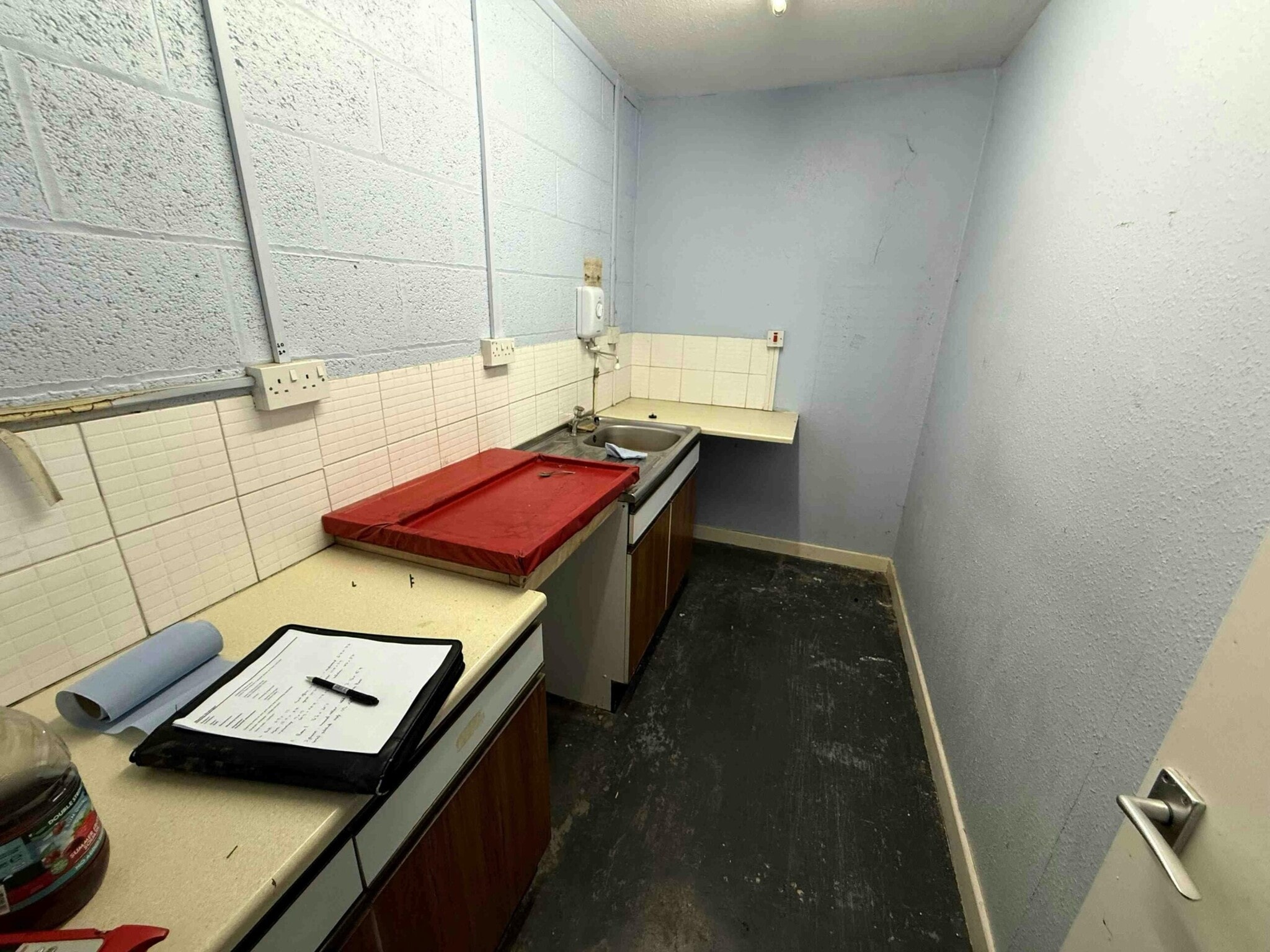 Dunning St, Stoke On Trent for lease Interior Photo- Image 1 of 12