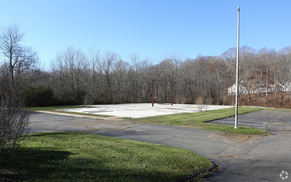 2180 Foxon Rd, North Branford, CT for sale - Primary Photo - Image 1 of 6