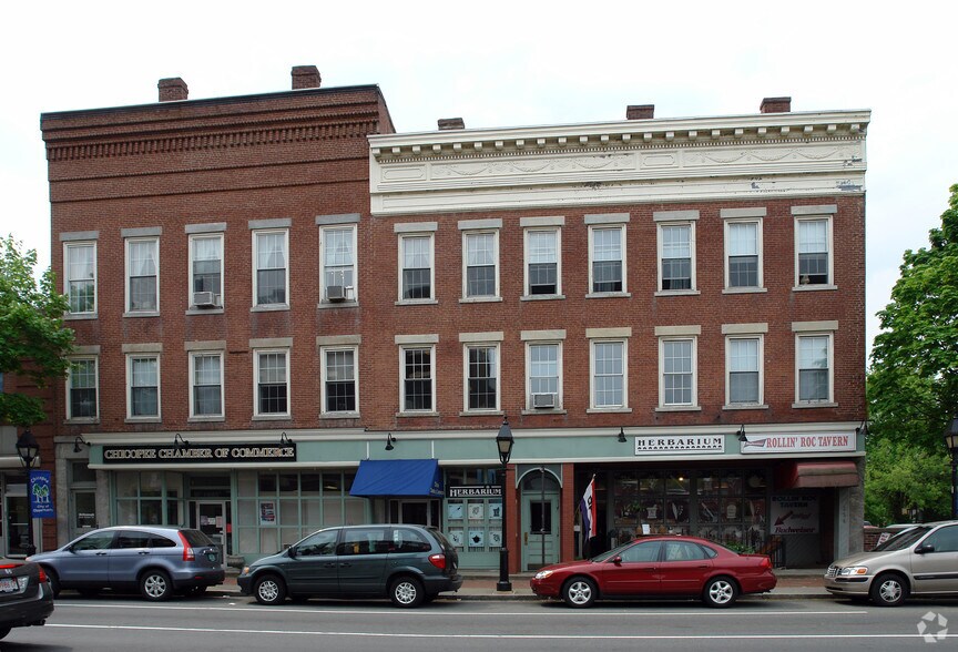 264 Exchange St, Chicopee, MA à louer - Photo du bâtiment - Image 3 de 8