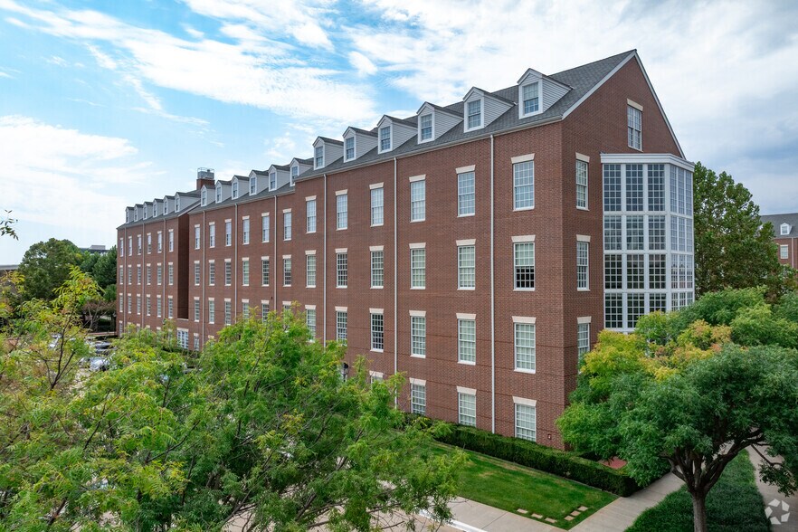 909 NW 63rd St, Oklahoma City, OK à vendre - Photo du bâtiment - Image 2 de 6