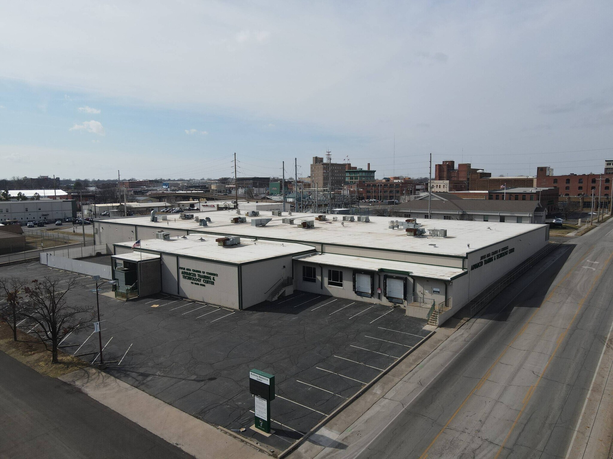 400-500 Grand Ave, Joplin, MO à louer Photo principale- Image 1 de 45