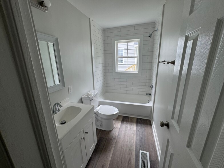 Wheeler- Multi-Property Portfolio portfolio of 4 properties for sale on LoopNet.ca - Building Photo - Image 3 of 27