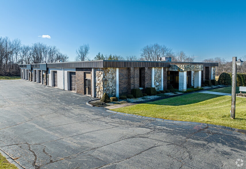 7 Industrial Dr, Ellington, CT for lease - Building Photo - Image 1 of 4