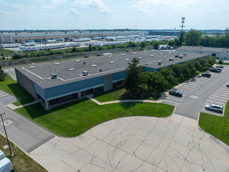 13115-13131 Waco Dr, Livonia, MI for lease - Primary Photo - Image 1 of 5