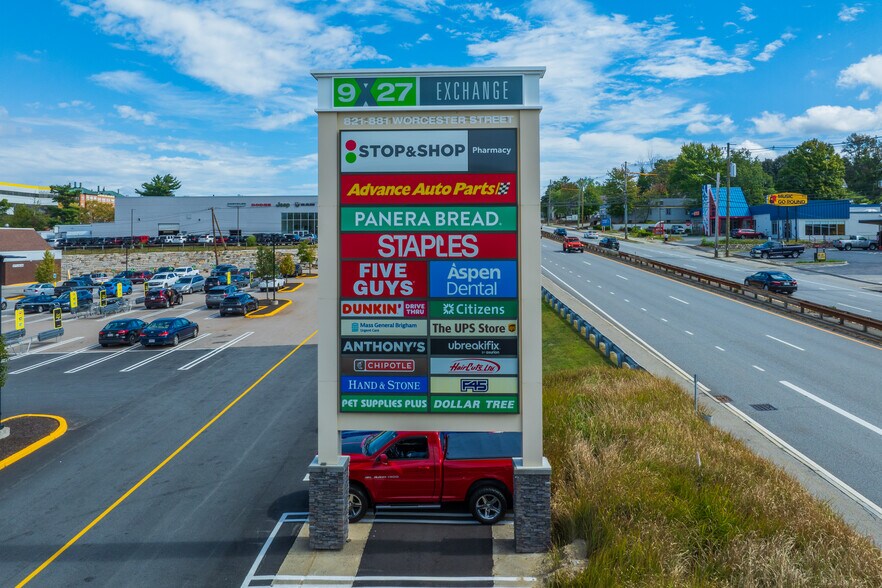 821-861 Worcester St, Natick, MA for lease - Pylon Photo - Image 2 of 4