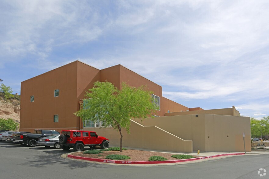 4532 N Mesa St, El Paso, TX à louer - Photo du bâtiment - Image 2 de 49