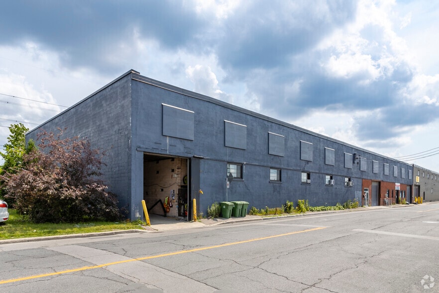 3526 Boul Industriel, Montréal, QC for lease - Building Photo - Image 2 of 2