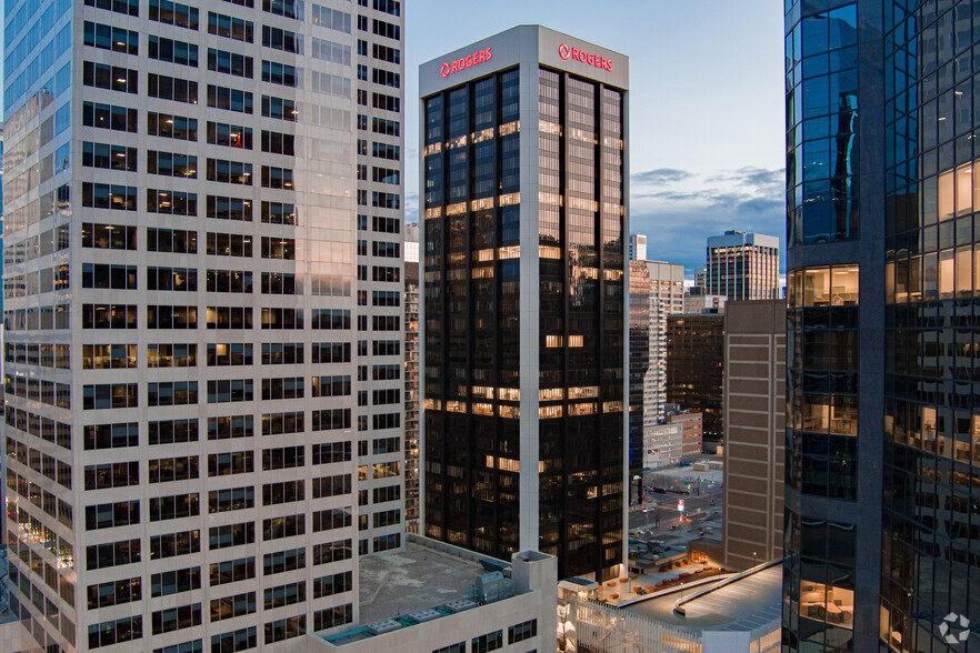 500 4th Ave SW, Calgary, AB à louer - Photo du bâtiment - Image 1 de 5