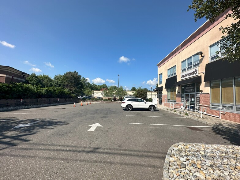 209 River Vale Rd, River Vale, NJ for lease - Building Photo - Image 3 of 11