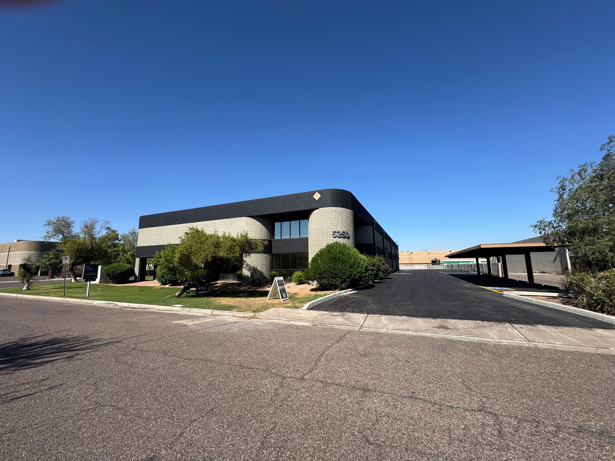 5250 S 31st Pl, Phoenix, AZ à louer Photo du bâtiment- Image 1 de 15