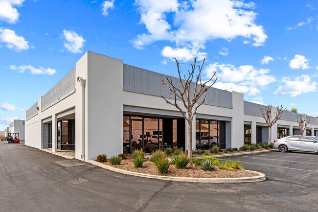 Plus de détails pour 420 Apollo St, Brea, CA - Local d'activités à louer