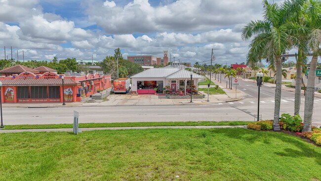 More details for 108 E Marion Ave, Punta Gorda, FL - Retail for Sale