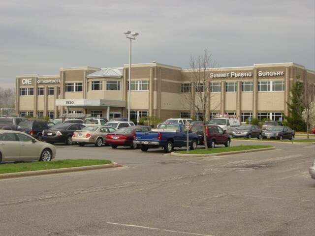 7920 W Jefferson Blvd, Fort Wayne, IN à louer - Photo du bâtiment - Image 2 de 6