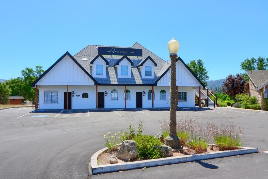 49271 Golden Oak Loop, Oakhurst, CA à vendre - Photo du bâtiment - Image 1 de 30