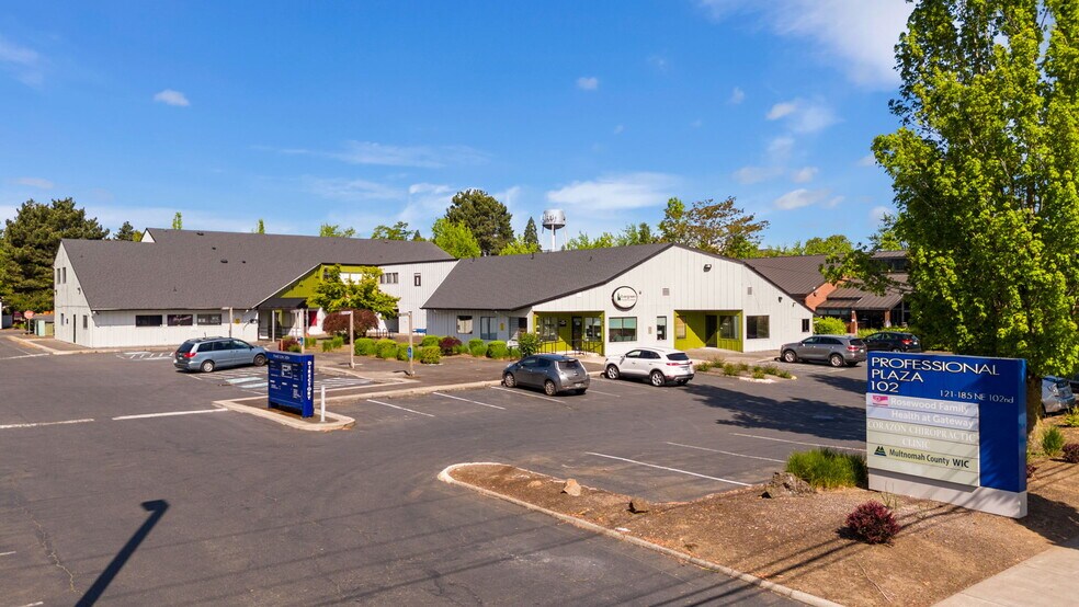 Professional Plaza portefeuille de 4 propriétés à vendre sur LoopNet.ca - Photo du bâtiment - Image 2 de 7