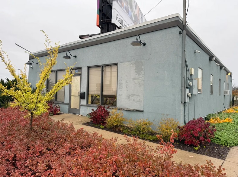 812 S Martin Luther King Jr Blvd, Lansing, MI for sale - Building Photo - Image 2 of 18