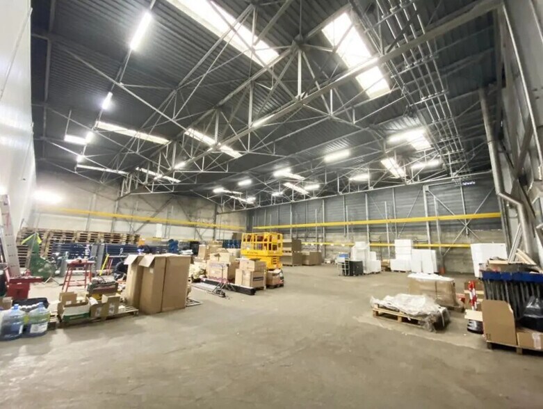 Flex in Thiais for lease - Interior Photo - Image 2 of 19