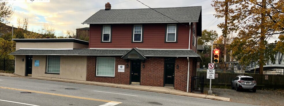 675 Lancaster Ave, Berwyn, PA for lease - Building Photo - Image 1 of 1
