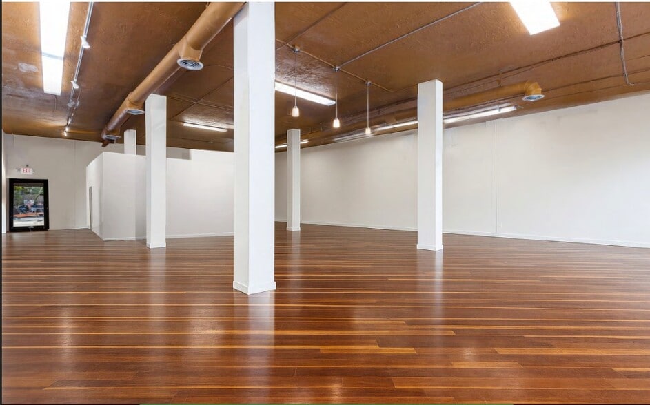 7222 Biscayne Blvd, Miami, FL for lease - Interior Photo - Image 1 of 8