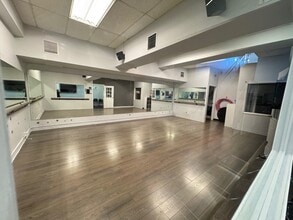 1655 Thousand Oaks Blvd, Thousand Oaks, CA for lease Interior Photo- Image 2 of 8