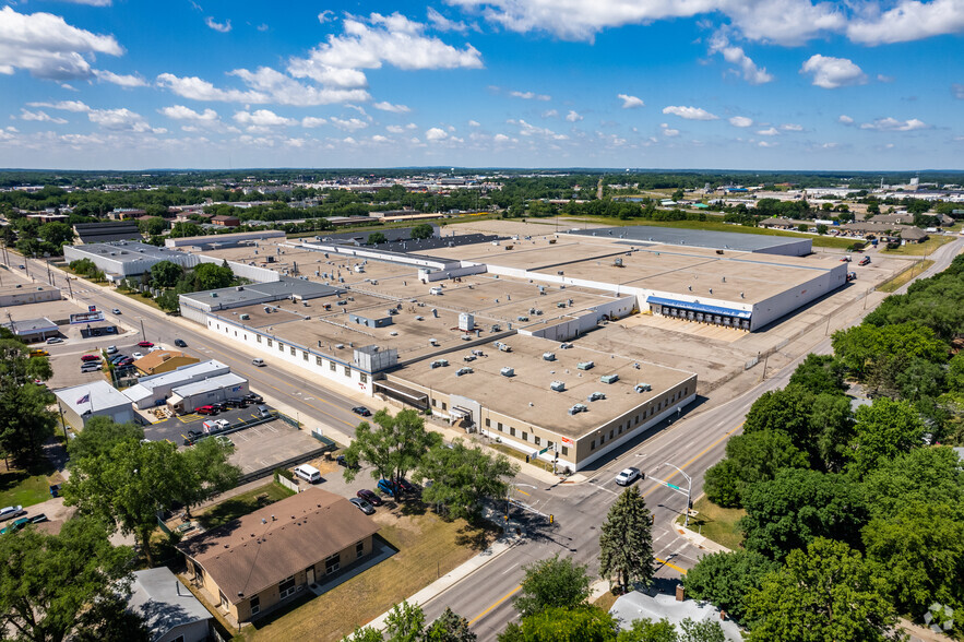 701 33rd Ave N, Saint Cloud, MN for lease - Building Photo - Image 1 of 15