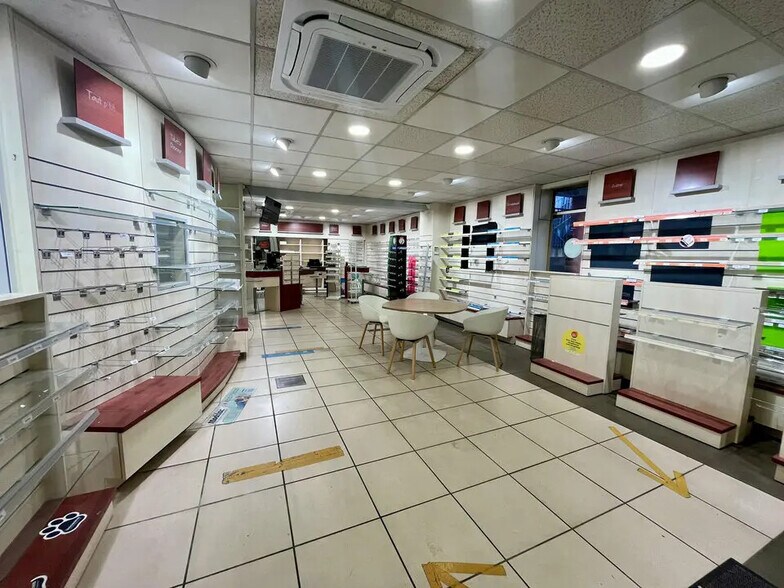 Retail in MONTFAVET for lease - Building Photo - Image 2 of 15