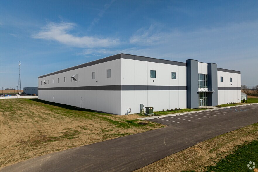 239 N Heartland Dr, Delphi, IN à louer - Photo du bâtiment - Image 2 de 20