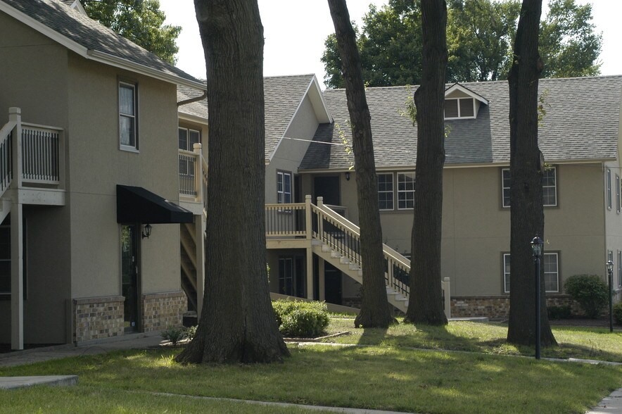 8015 Shawnee Mission Pky, Shawnee Mission, KS à louer - Photo du bâtiment - Image 2 de 4