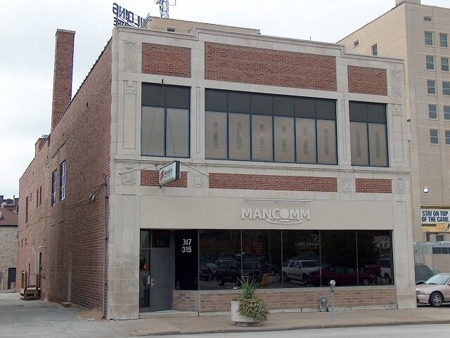 315 W 4th St, Davenport, IA à louer - Photo du bâtiment - Image 2 de 17