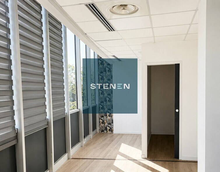 Office in Marseille for lease - Interior Photo - Image 2 of 3