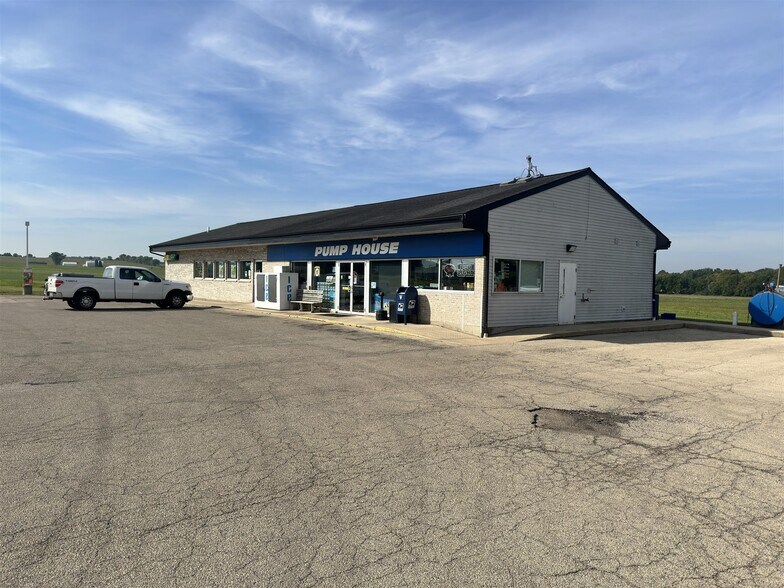 12180 Center Rd, Durand, IL à vendre - Photo du bâtiment - Image 3 de 56