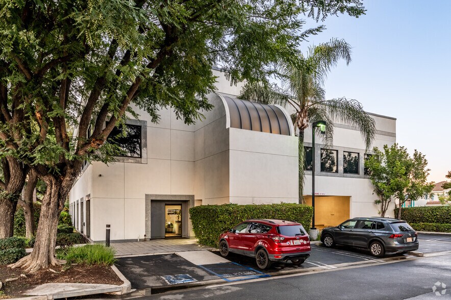 3140 Bear St, Costa Mesa, CA à louer - Photo du bâtiment - Image 1 de 5