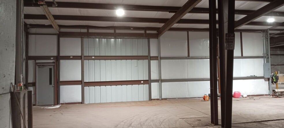 236 S 2nd St, Butternut, WI for lease - Interior Photo - Image 2 of 39