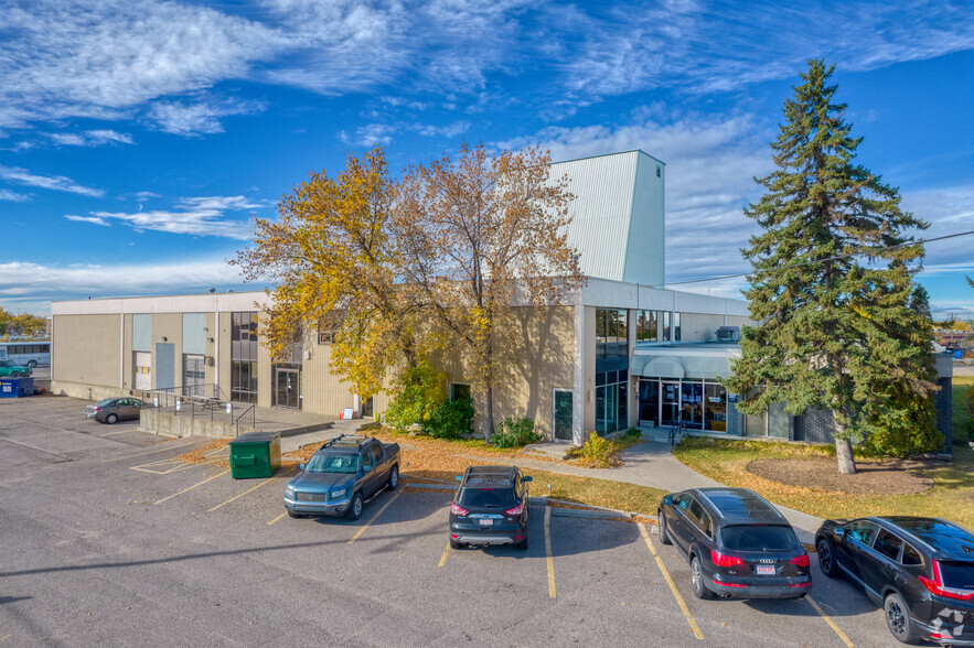 1415 28 St NE, Calgary, AB à vendre - Photo principale - Image 1 de 1