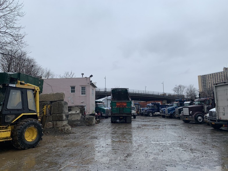 63 E 1st St, Mount Vernon, NY for lease - Building Photo - Image 2 of 7