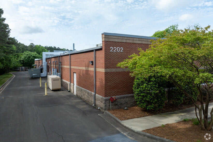 2202 Ellis Rd, Durham, NC for lease - Building Photo - Image 3 of 9