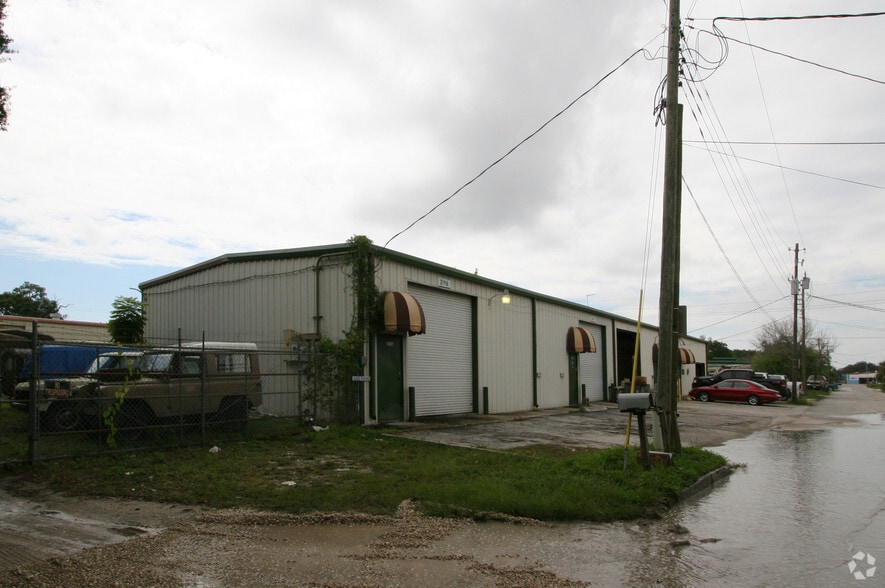 2140-2148 E 20th St, Sarasota, FL for lease - Building Photo - Image 2 of 2