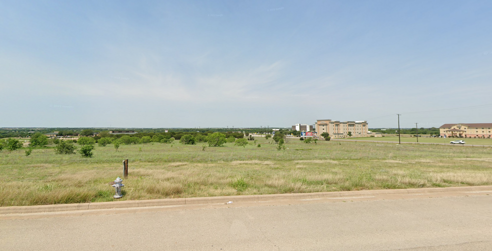 1991 W Henderson St, Cleburne, TX à vendre - Autre - Image 1 de 7