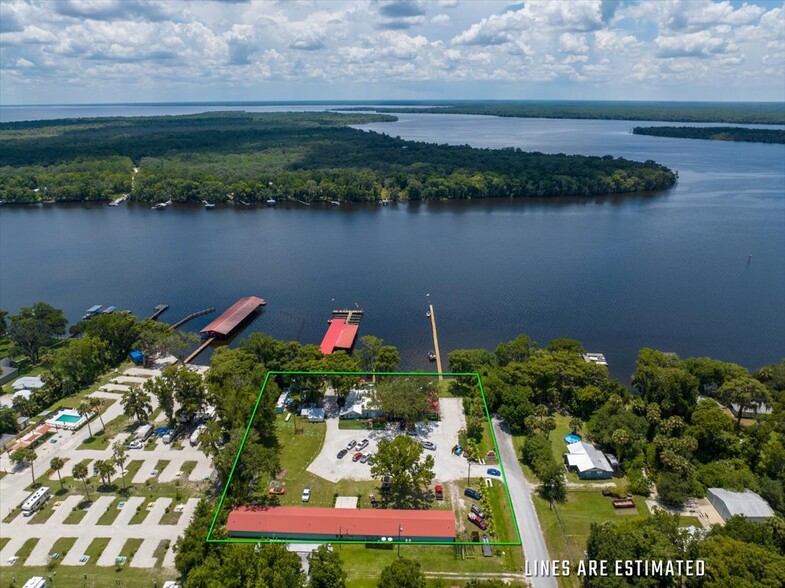 Marina, Hotel, and Bar & Grill portefeuille de 3 propriétés à vendre sur LoopNet.ca - Photo du bâtiment - Image 1 de 45