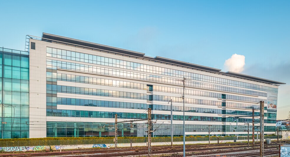 1-5 Rue Du Débarcadère, Colombes à louer - Photo du bâtiment - Image 2 de 6