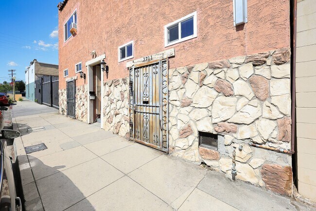 More details for 2709 W Avenue 34, Los Angeles, CA - Retail for Sale