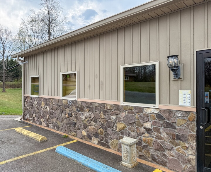 40 Sallys Ridge Rd, Henry, VA à vendre - Photo principale - Image 1 de 16