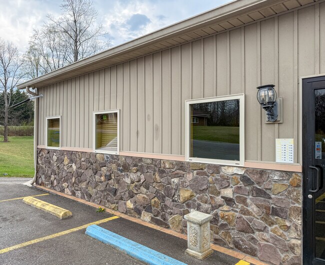 Plus de détails pour 40 Sallys Ridge Rd, Henry, VA - Commerce de détail à vendre
