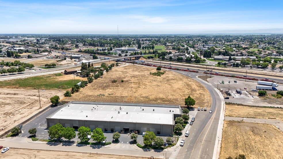 960 Goodwin Dr, Ripon, CA for sale - Building Photo - Image 2 of 30