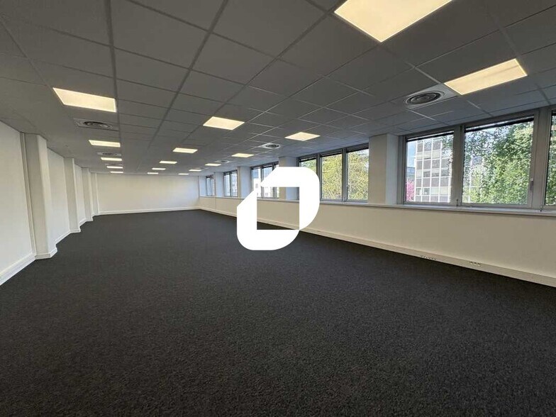 Office in Vélizy-Villacoublay for lease - Interior Photo - Image 3 of 20