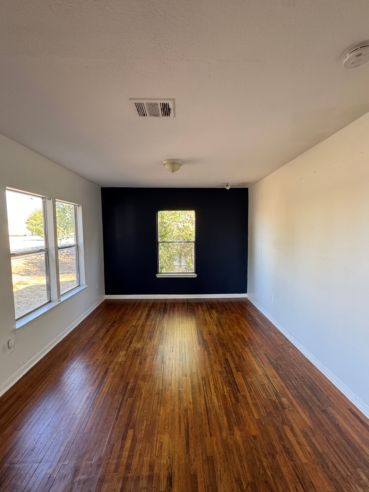 204 West Street, Hutto, TX for lease Interior Photo- Image 1 of 15