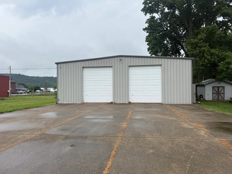 211 Roberta Dr, Warsaw, KY for sale - Building Photo - Image 2 of 2