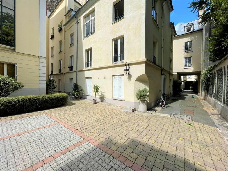 64 Rue Catherine De La Rochefoucauld, Paris à louer - Photo du bâtiment - Image 2 de 11